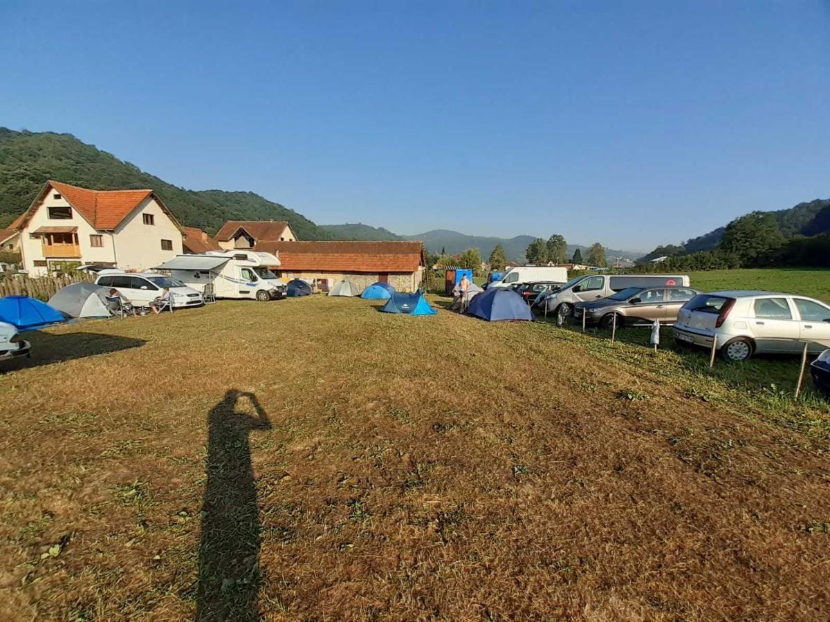Dragacevska Avlija - Camp Hotell Guča Exteriör bild